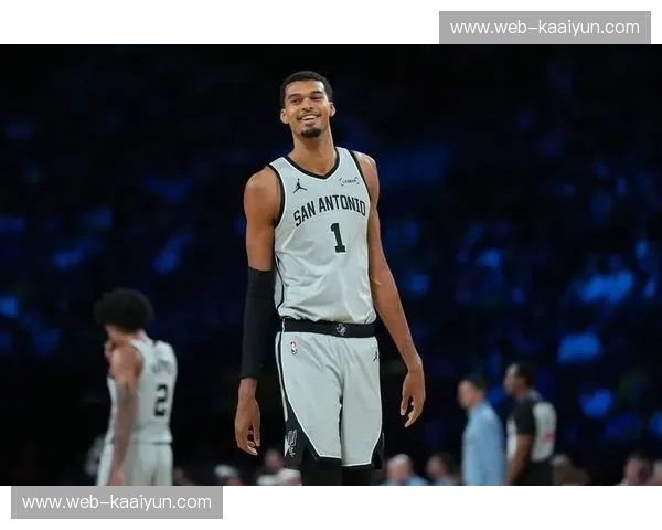 篮网重建方向逐渐清晰 其年轻球员成长速度超出赛季初预期 篮网重建方向逐渐清晰 其年轻球员成长速度超出赛季初预期